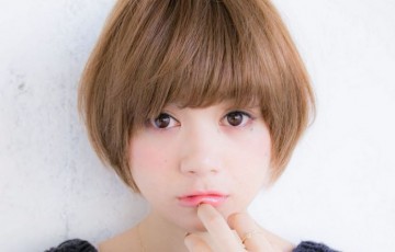 女性のショートストレート髪型(ヘアスタイル)でも色々あります。