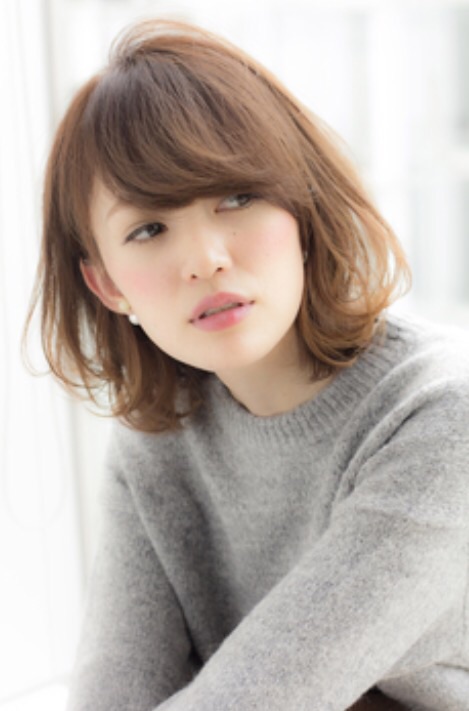 そんなお悩みを抱えている迷える30代女子がキラキラと輝けるため、ふんわりとしたミディアムパーマで気分もふんわり軽やかになっていつものライフスタイルにちょっと