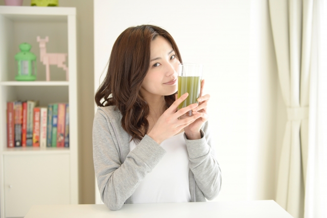 すっきりフルーツ青汁の飲み方を紹介!飲む時間は朝?それとも夜?