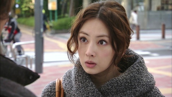 ドラマ 独身貴族 より正面で分けた髪型がキュートな北川景子 あげてけ